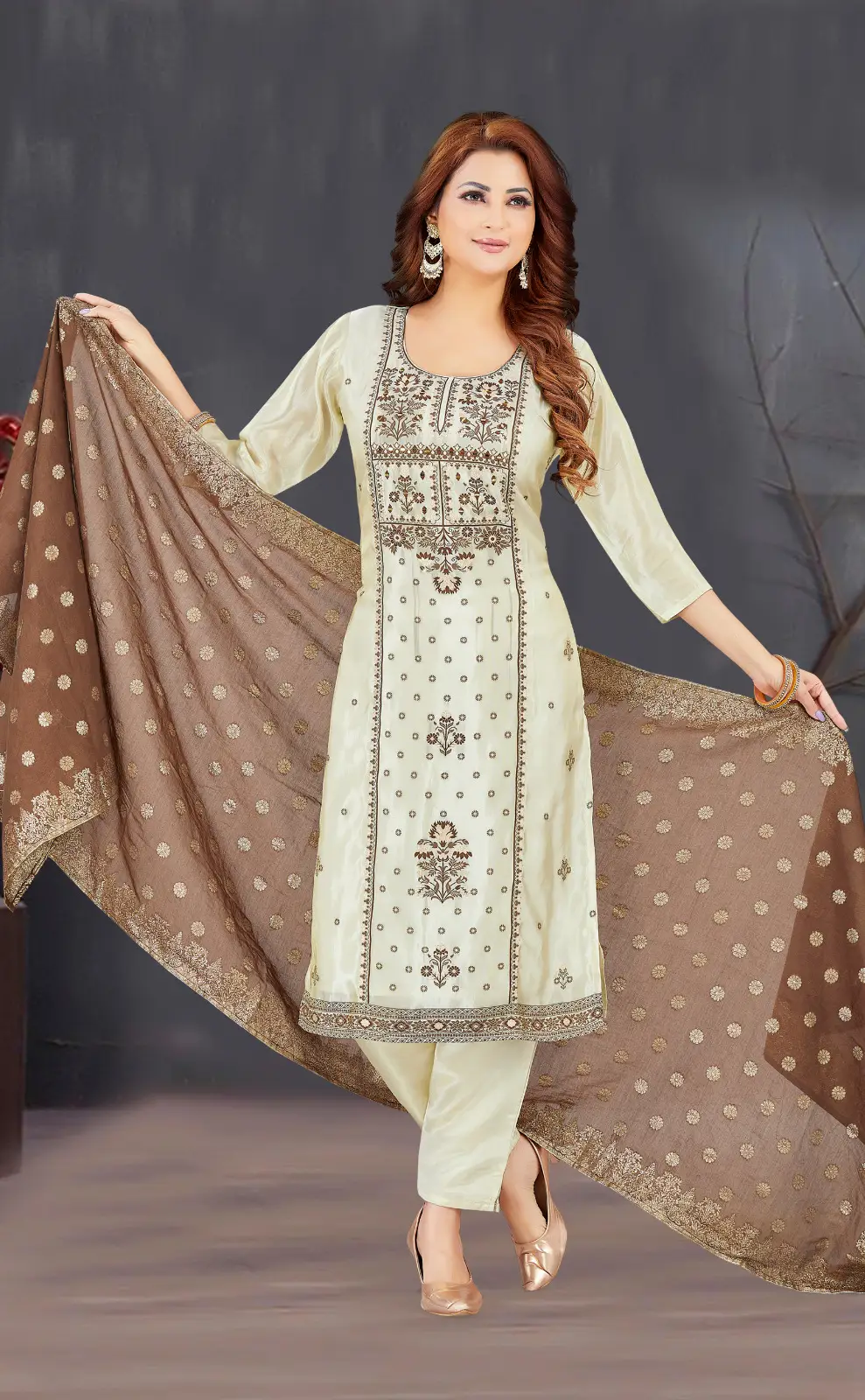 Elegant Embroidered Round Neck Women's Kurta for Festive Wear